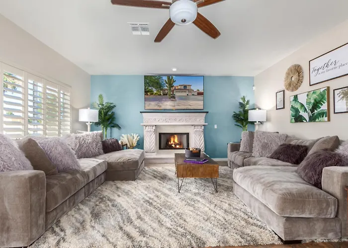 The Grand Saguaro Heated Pool Hot Tub Pickleball Sleeps 27 Holiday home Gilbert