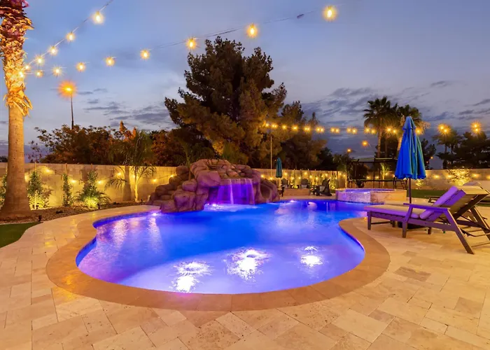 The Grand Saguaro Heated Pool Hot Tub Pickleball Sleeps 27 Holiday home *