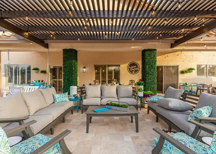 Holiday home The Grand Saguaro Heated Pool Hot Tub Pickleball Sleeps 27 *